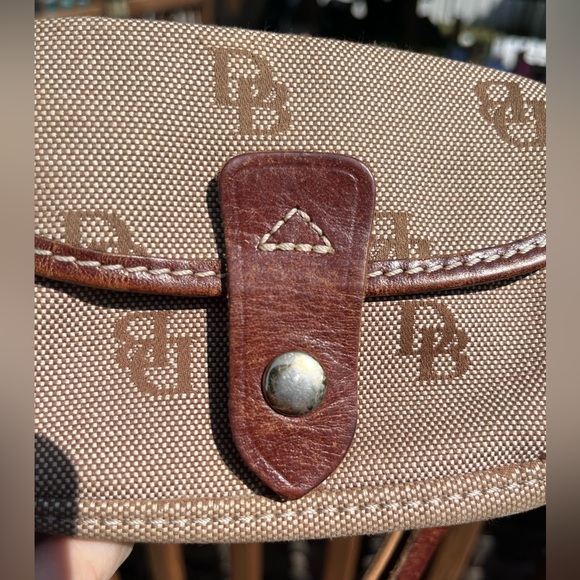 🔥 Dooney & Bourke Brown Wristlet Pouch 🔥 - Picture 2 of 7